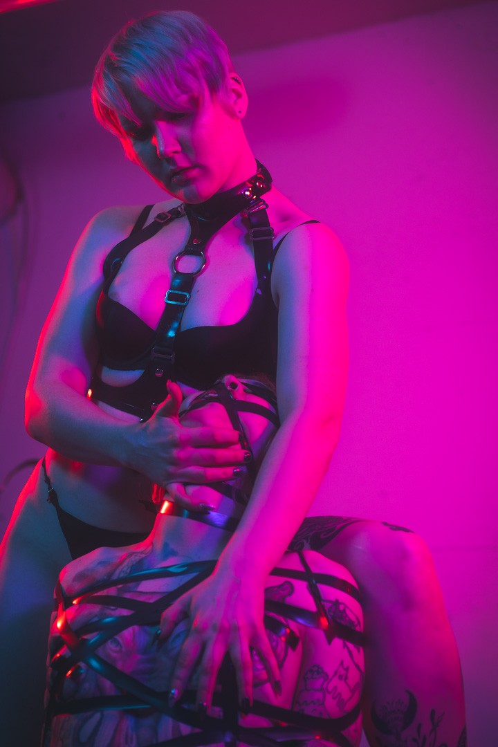 Mx Annix, Leda, posing for a photo taken by Sinner Vision