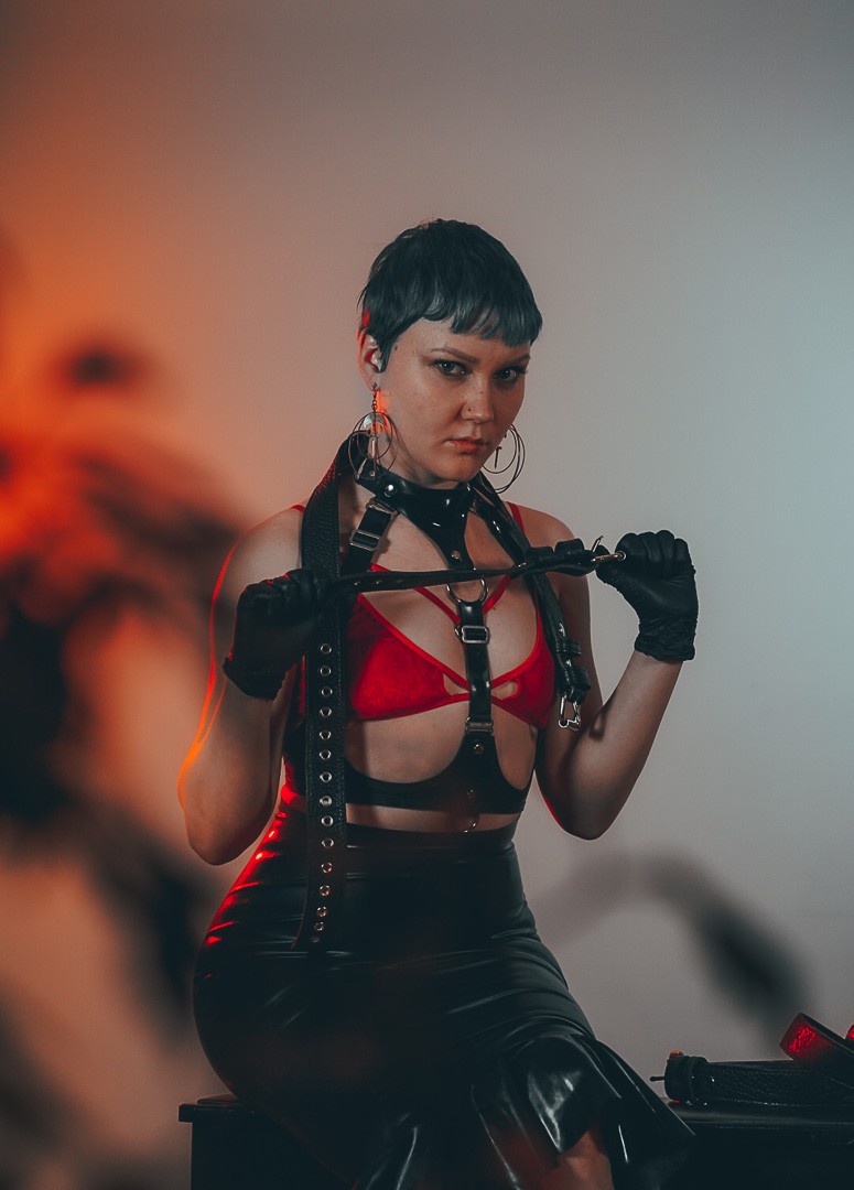 Mx Annix, posing for a photo taken by Sinner Vision